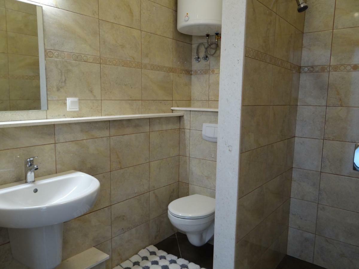 Jamnik Appartement Ražanj Buitenkant foto