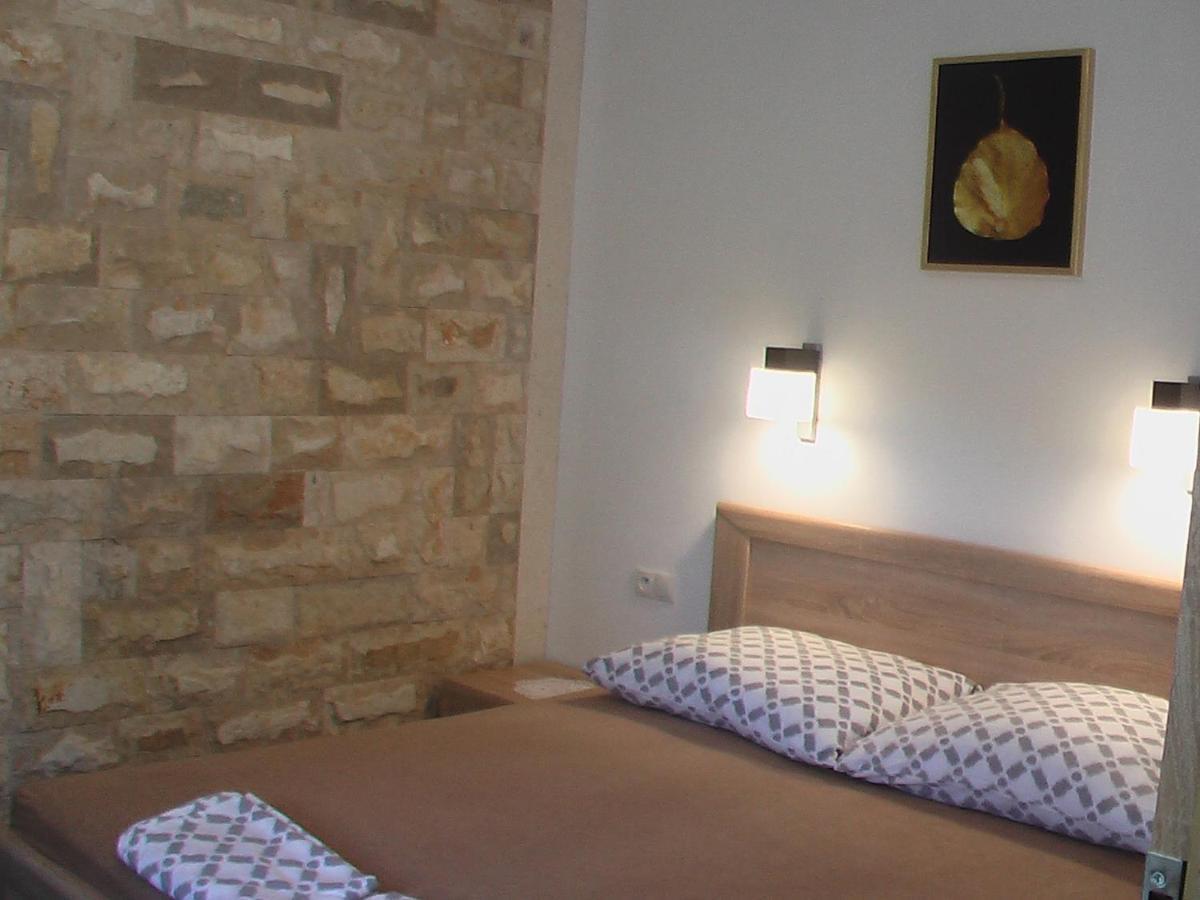 Jamnik Appartement Ražanj Buitenkant foto